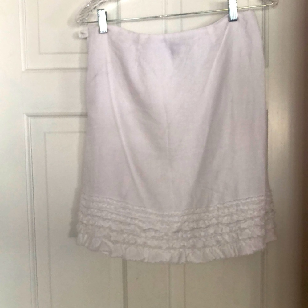 White linen skirt with ruffle detail-